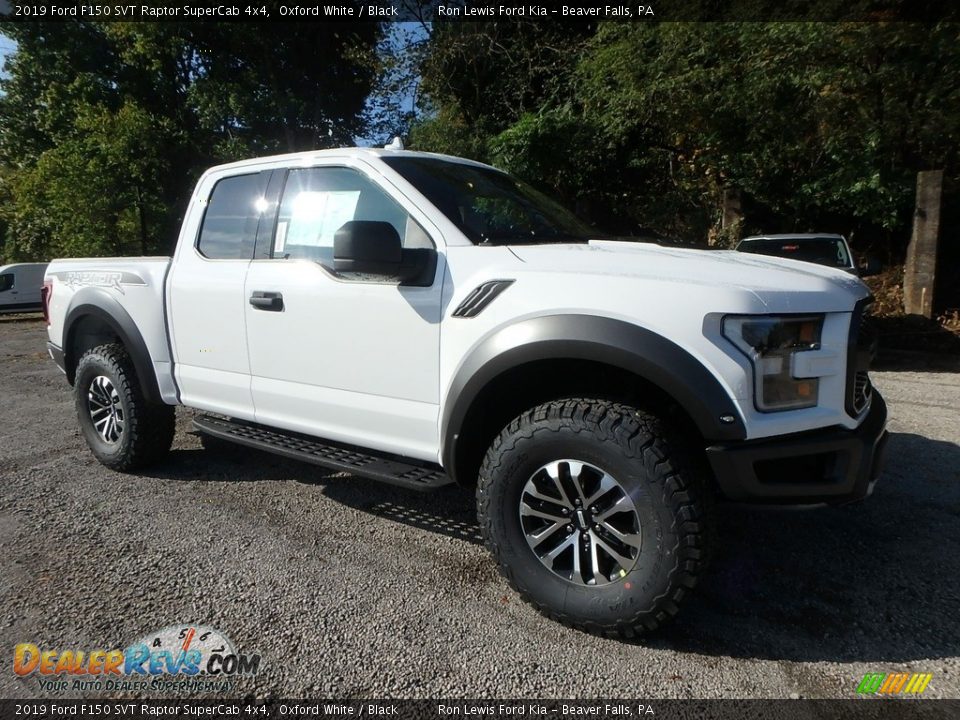 Front 3/4 View of 2019 Ford F150 SVT Raptor SuperCab 4x4 Photo #8