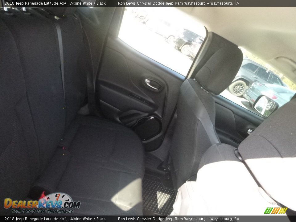 2018 Jeep Renegade Latitude 4x4 Alpine White / Black Photo #12