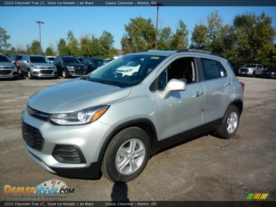 Front 3/4 View of 2020 Chevrolet Trax LT Photo #1