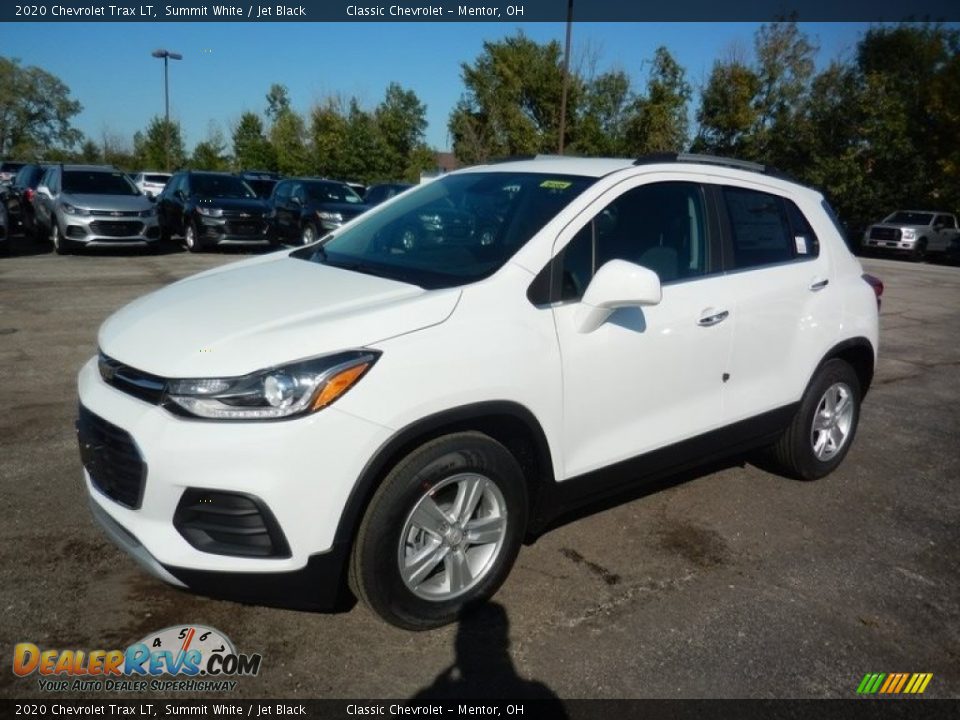 Front 3/4 View of 2020 Chevrolet Trax LT Photo #1