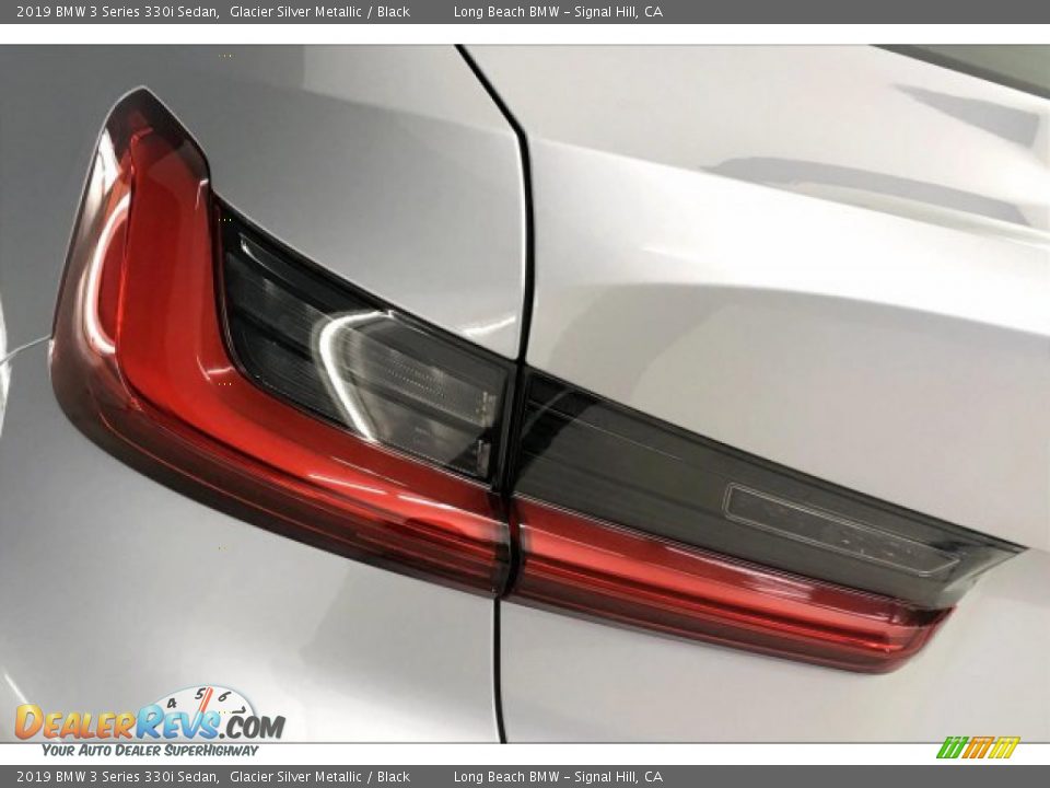 2019 BMW 3 Series 330i Sedan Glacier Silver Metallic / Black Photo #22