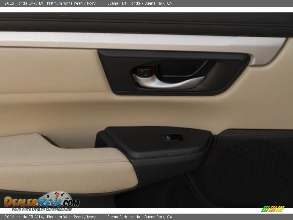 2019 Honda CR-V LX Platinum White Pearl / Ivory Photo #32