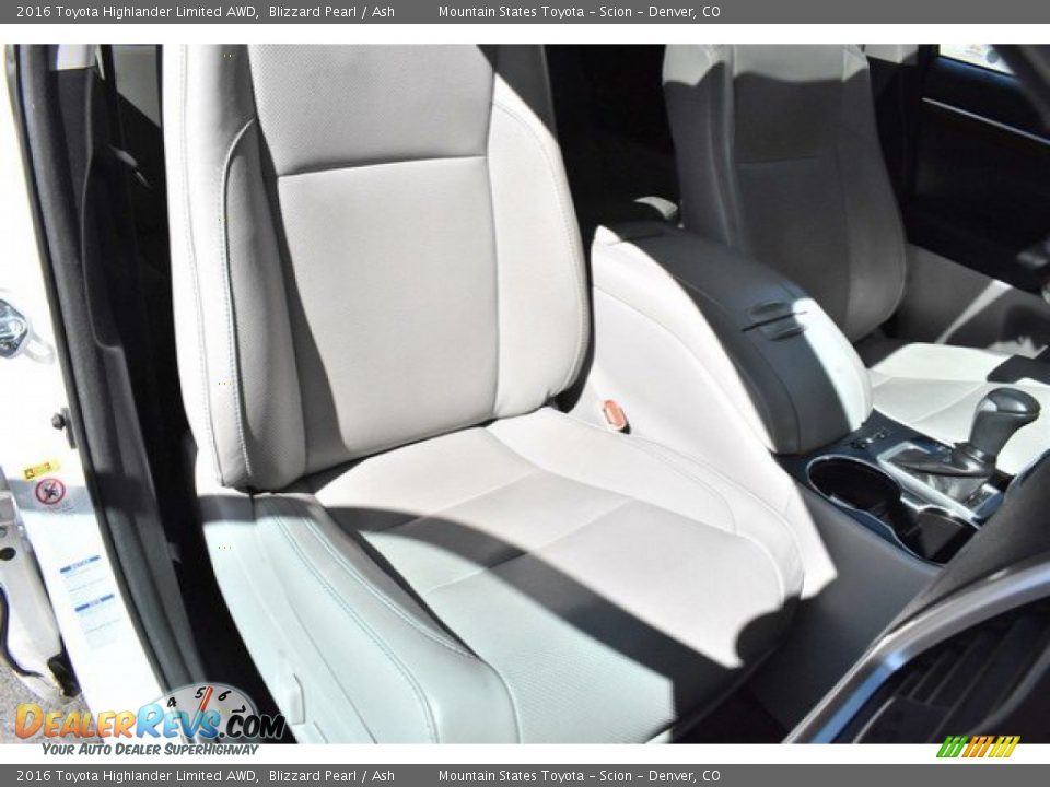 2016 Toyota Highlander Limited AWD Blizzard Pearl / Ash Photo #19