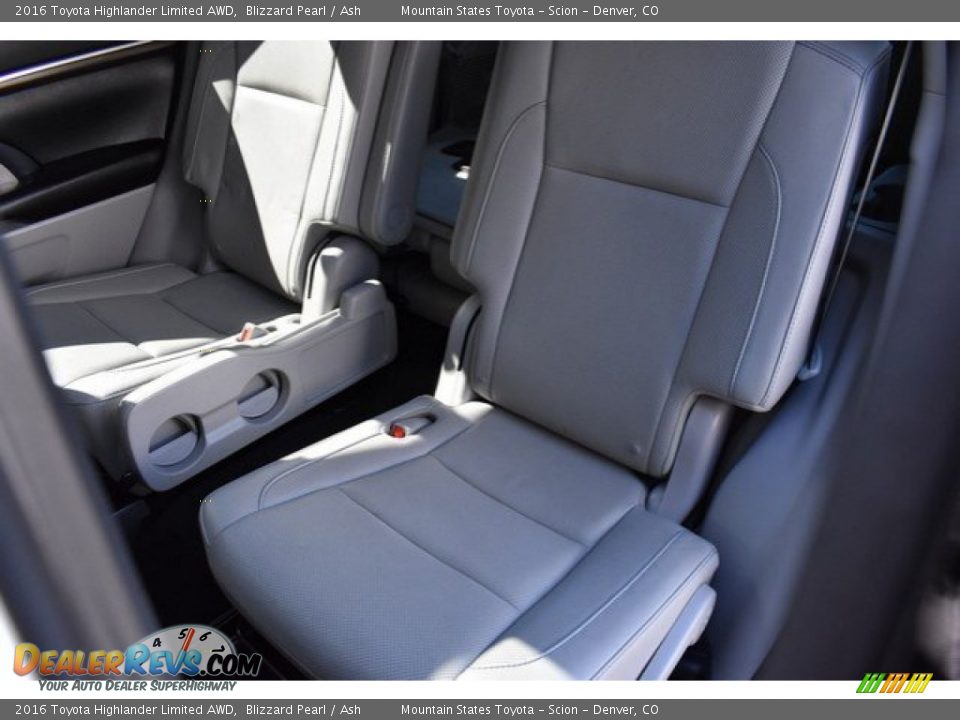 2016 Toyota Highlander Limited AWD Blizzard Pearl / Ash Photo #22