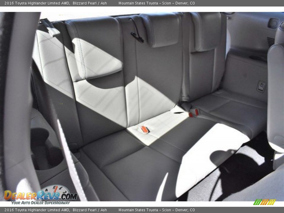 2016 Toyota Highlander Limited AWD Blizzard Pearl / Ash Photo #24