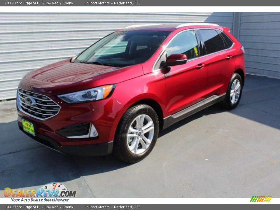 Front 3/4 View of 2019 Ford Edge SEL Photo #4