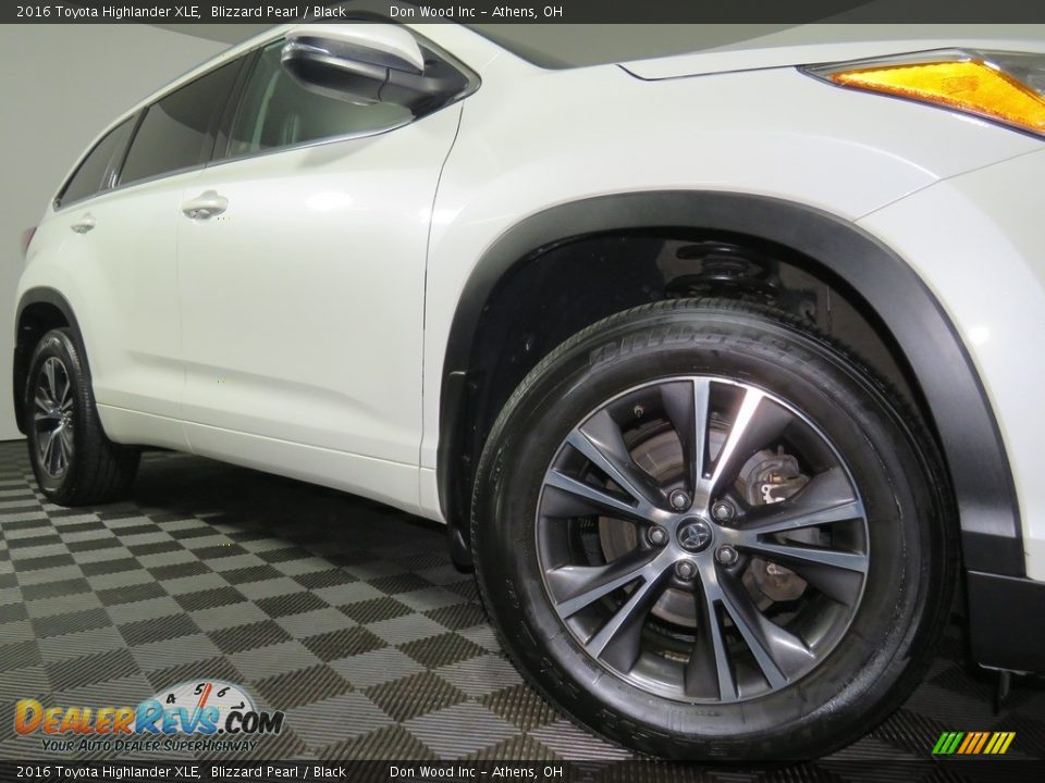 2016 Toyota Highlander XLE Blizzard Pearl / Black Photo #3