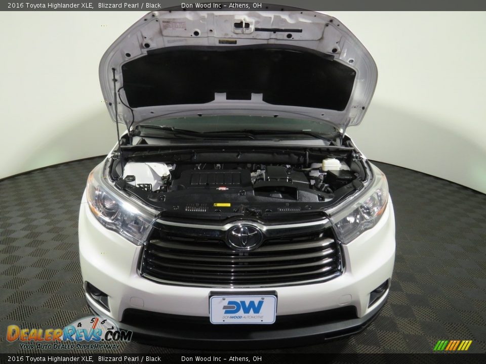 2016 Toyota Highlander XLE Blizzard Pearl / Black Photo #5