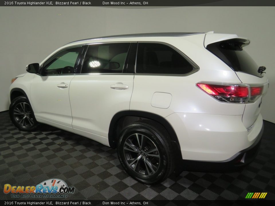 2016 Toyota Highlander XLE Blizzard Pearl / Black Photo #9