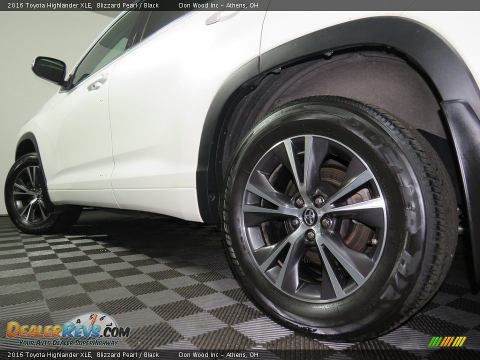 2016 Toyota Highlander XLE Blizzard Pearl / Black Photo #10