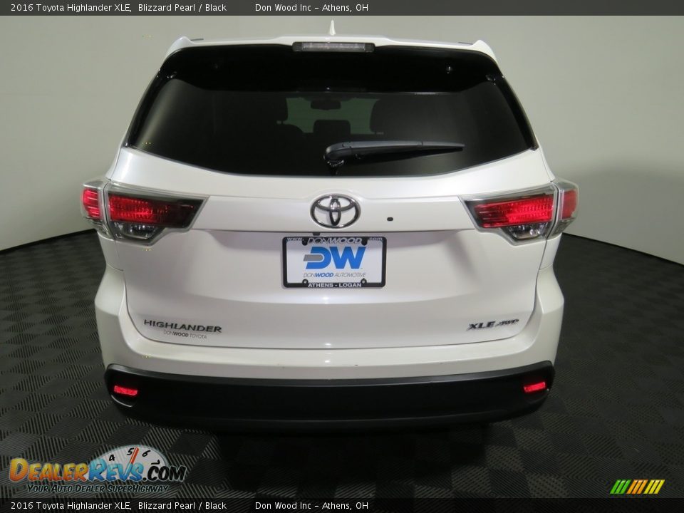 2016 Toyota Highlander XLE Blizzard Pearl / Black Photo #11