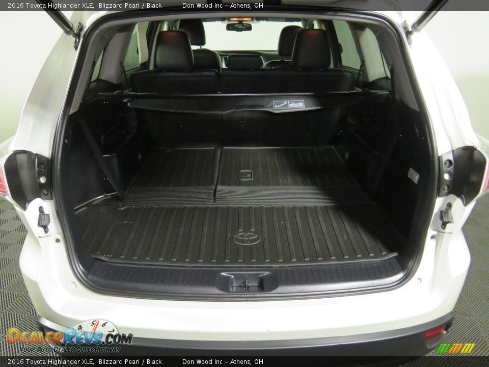 2016 Toyota Highlander XLE Blizzard Pearl / Black Photo #12