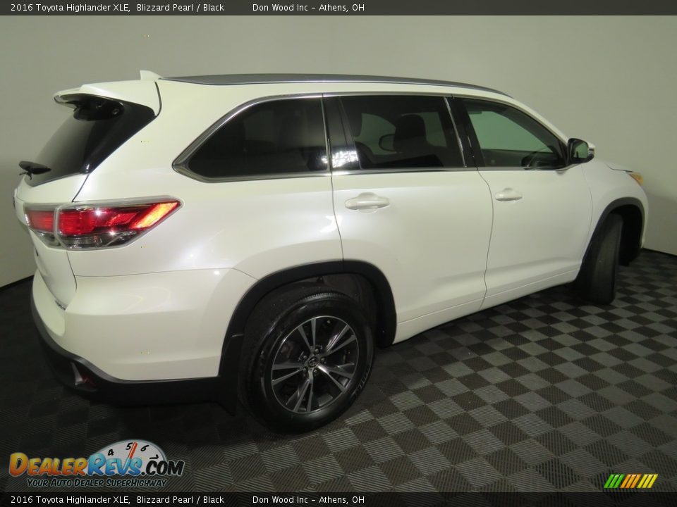 2016 Toyota Highlander XLE Blizzard Pearl / Black Photo #15