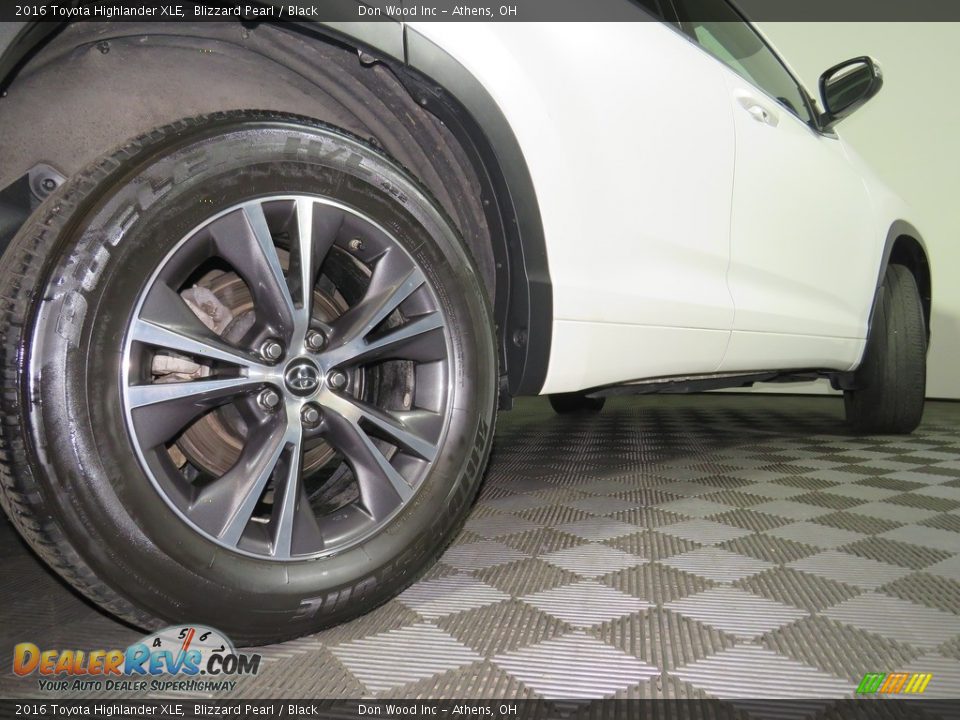 2016 Toyota Highlander XLE Blizzard Pearl / Black Photo #16