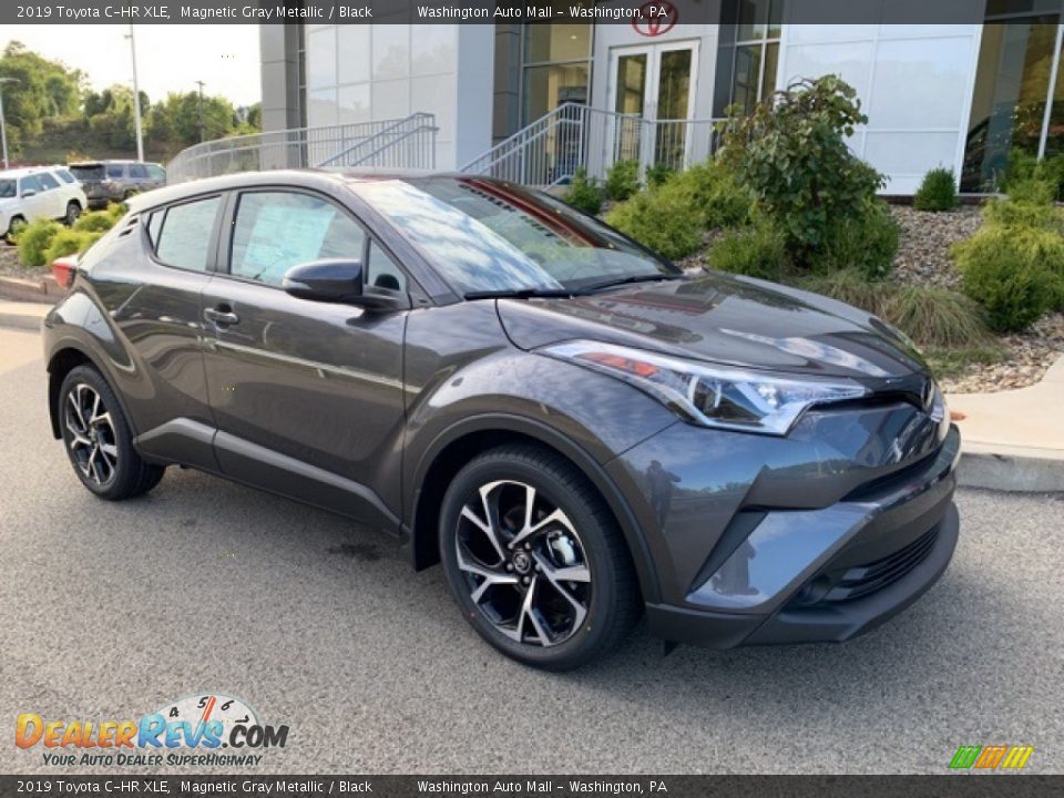 Front 3/4 View of 2019 Toyota C-HR XLE Photo #1