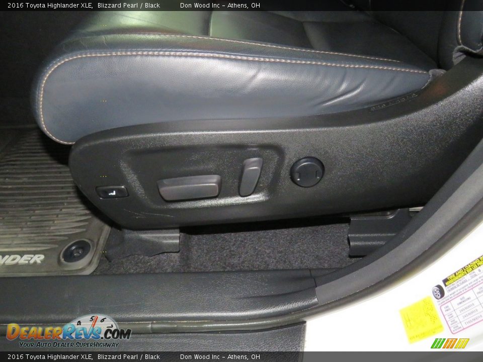 2016 Toyota Highlander XLE Blizzard Pearl / Black Photo #18