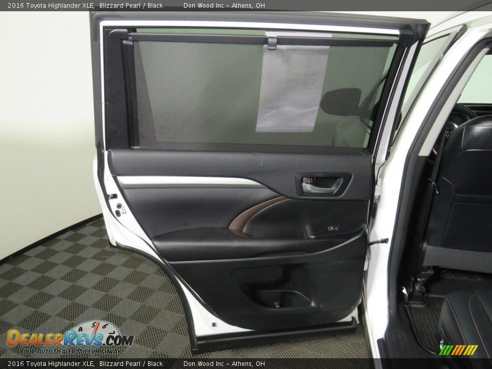 2016 Toyota Highlander XLE Blizzard Pearl / Black Photo #21