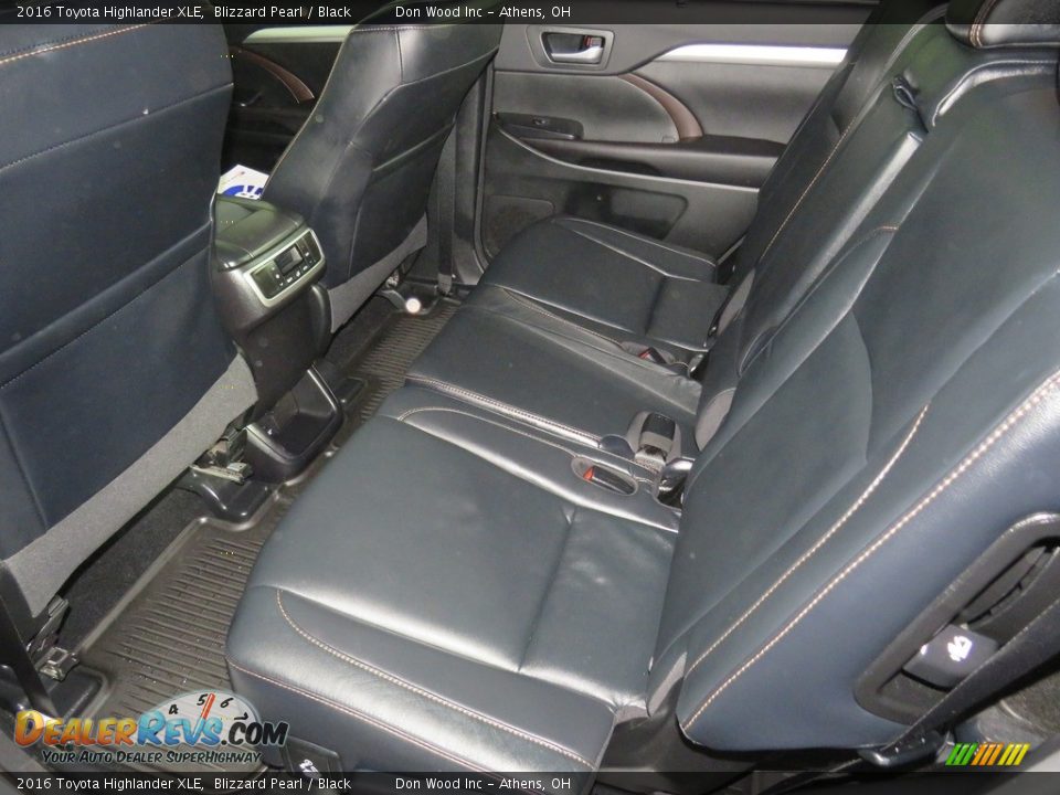 2016 Toyota Highlander XLE Blizzard Pearl / Black Photo #22