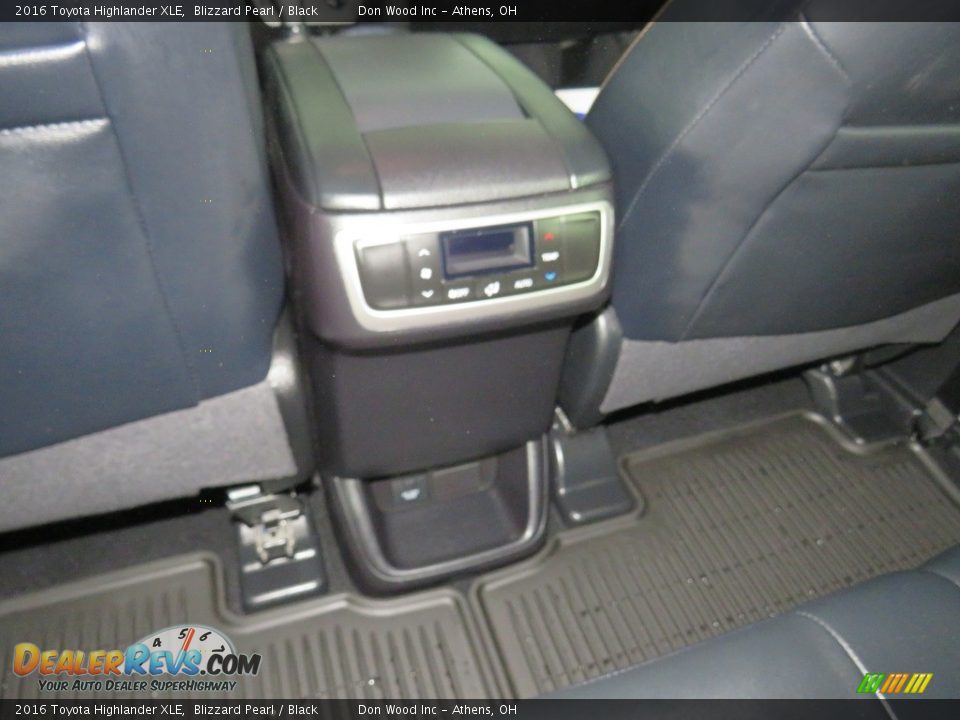 2016 Toyota Highlander XLE Blizzard Pearl / Black Photo #23