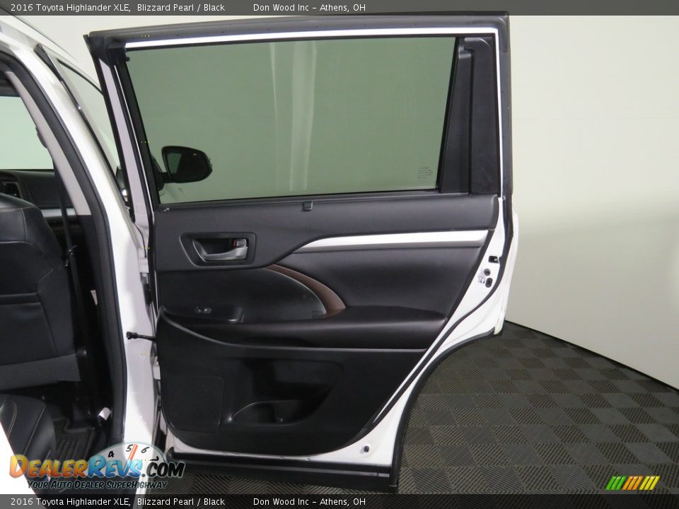 2016 Toyota Highlander XLE Blizzard Pearl / Black Photo #24