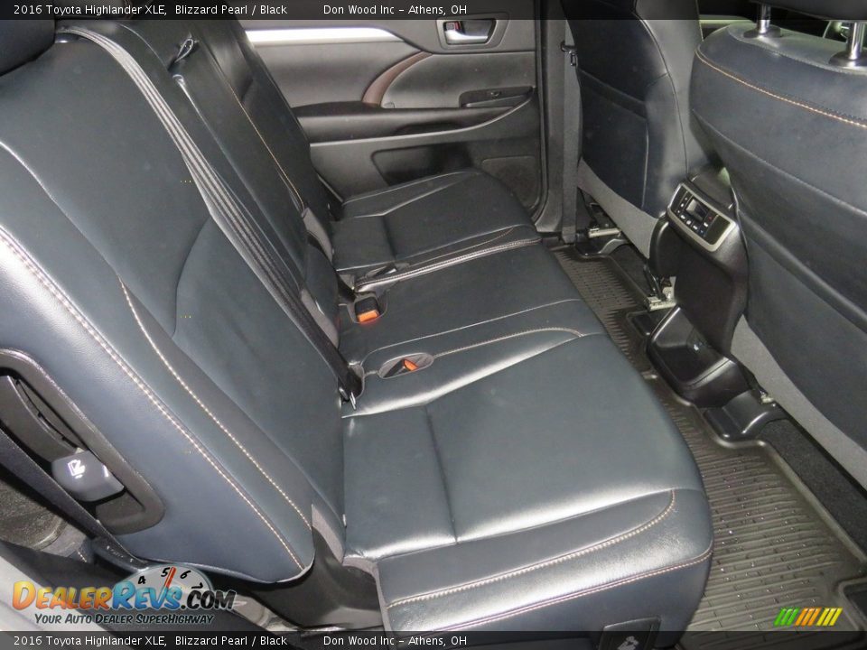 2016 Toyota Highlander XLE Blizzard Pearl / Black Photo #25
