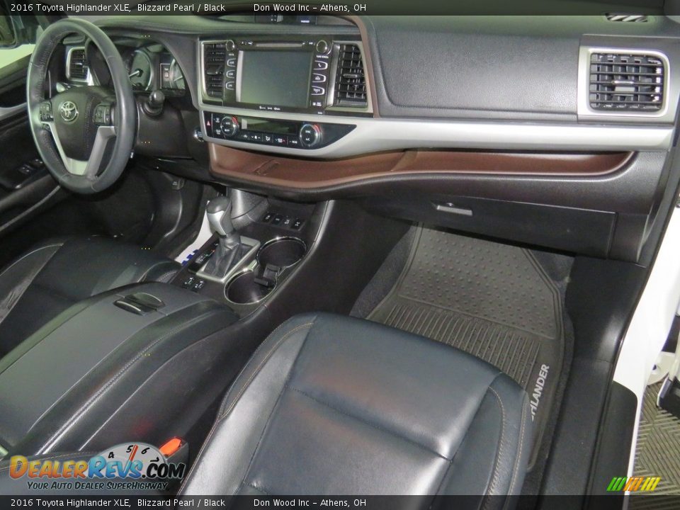 2016 Toyota Highlander XLE Blizzard Pearl / Black Photo #28