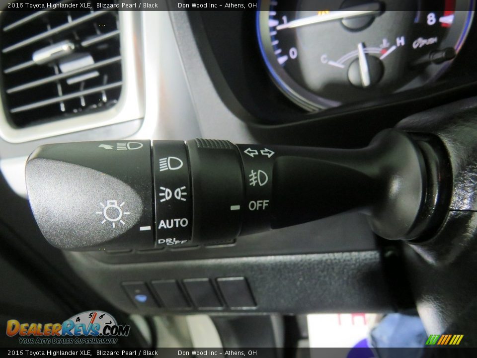 2016 Toyota Highlander XLE Blizzard Pearl / Black Photo #31