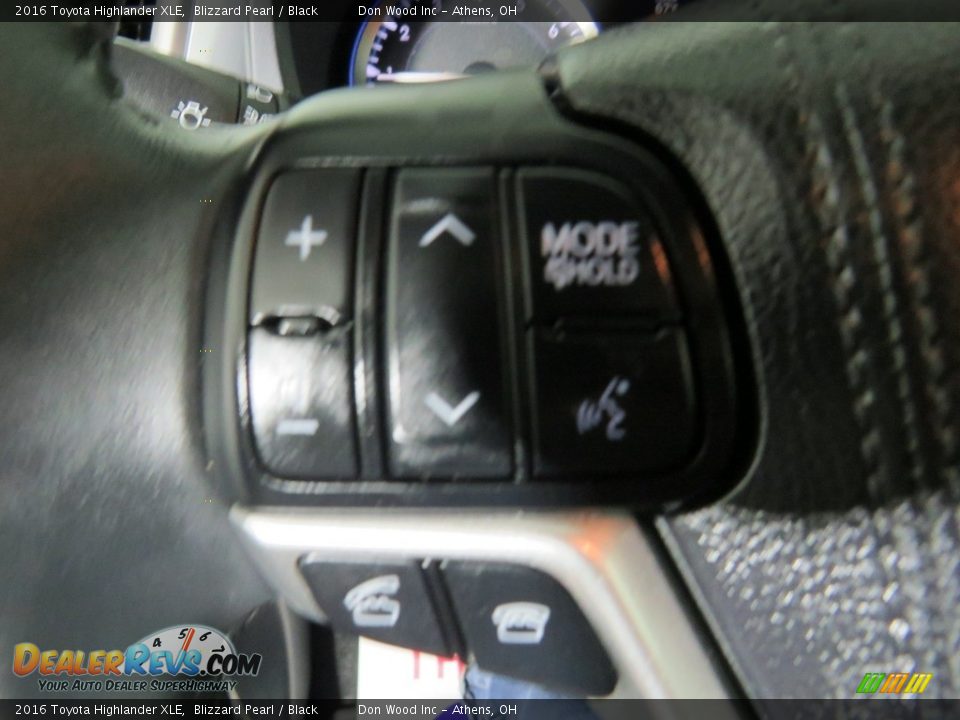2016 Toyota Highlander XLE Blizzard Pearl / Black Photo #33