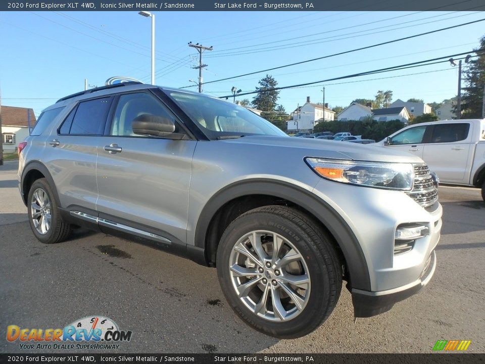Front 3/4 View of 2020 Ford Explorer XLT 4WD Photo #3