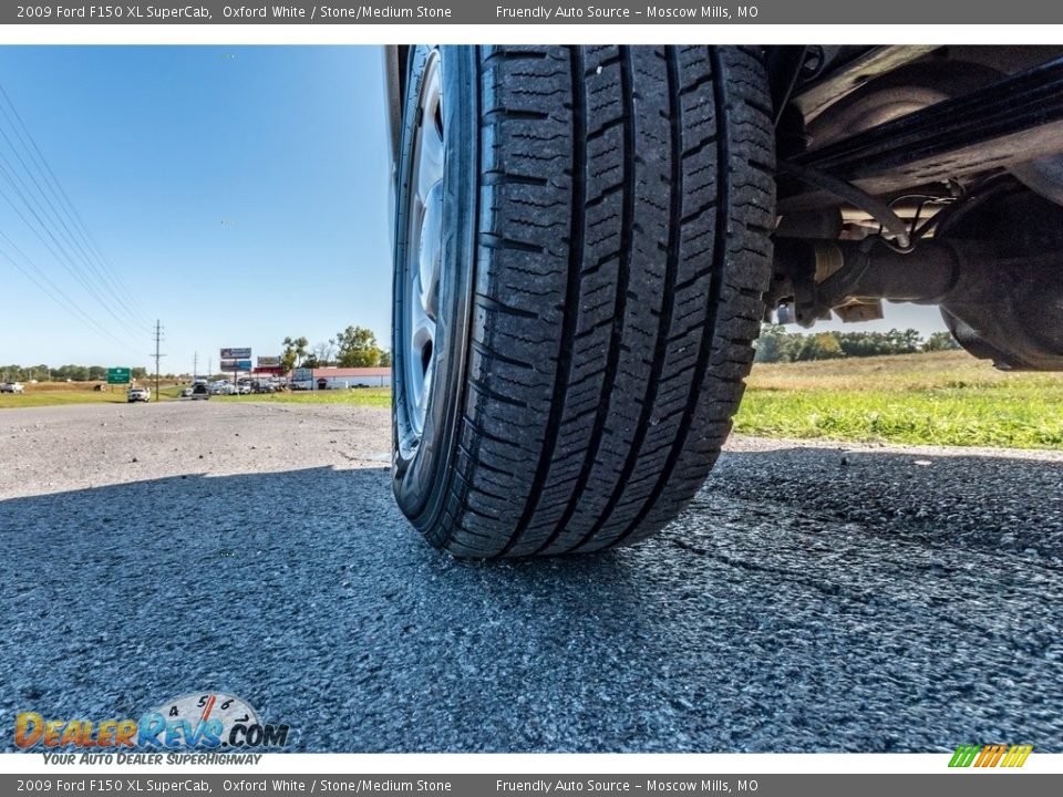 2009 Ford F150 XL SuperCab Oxford White / Stone/Medium Stone Photo #12