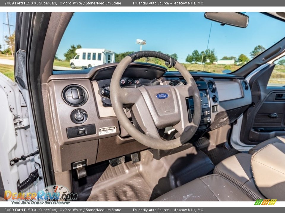 2009 Ford F150 XL SuperCab Oxford White / Stone/Medium Stone Photo #21