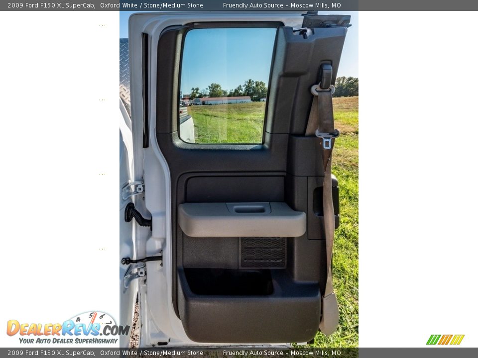 2009 Ford F150 XL SuperCab Oxford White / Stone/Medium Stone Photo #24