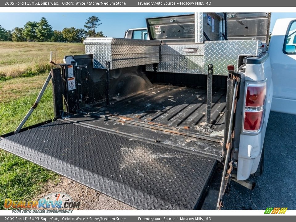 2009 Ford F150 XL SuperCab Oxford White / Stone/Medium Stone Photo #27
