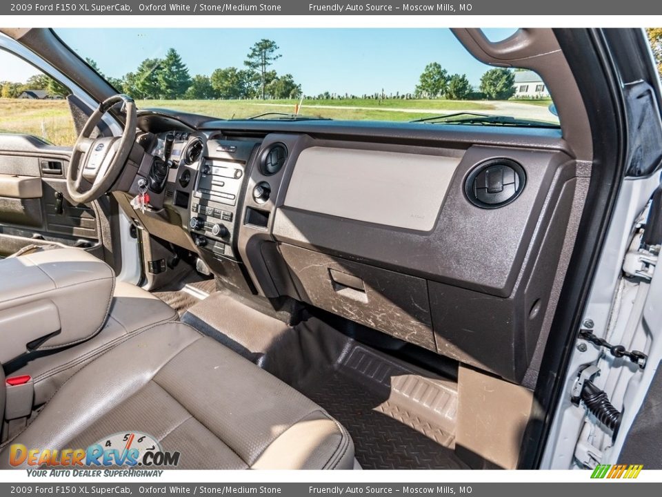 2009 Ford F150 XL SuperCab Oxford White / Stone/Medium Stone Photo #31