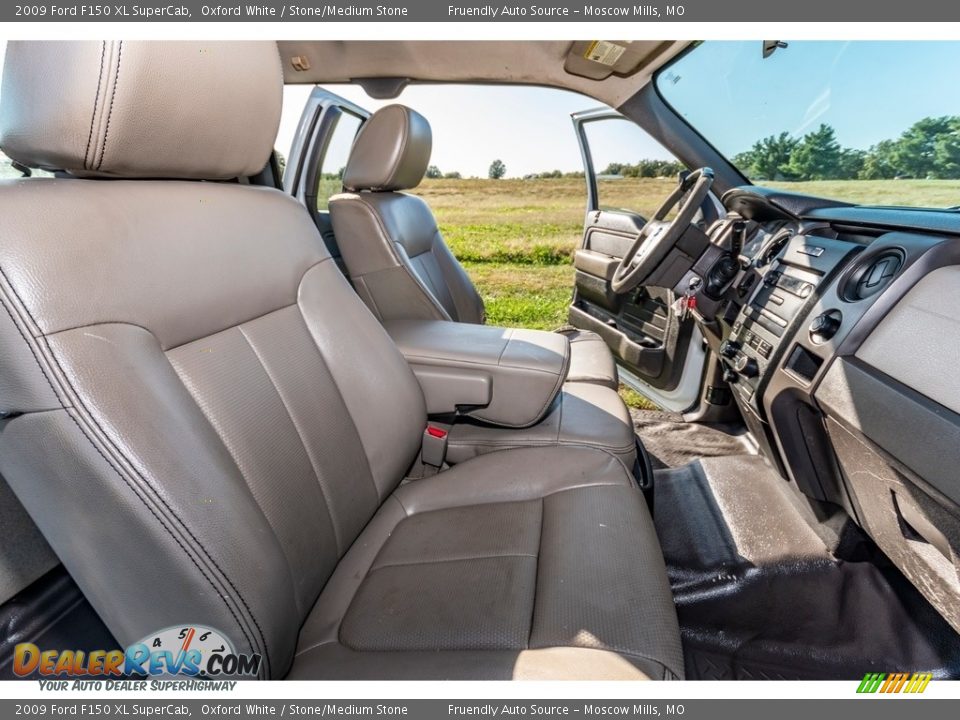 2009 Ford F150 XL SuperCab Oxford White / Stone/Medium Stone Photo #32