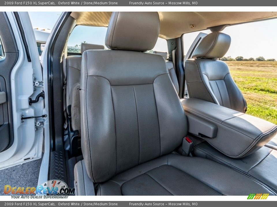 2009 Ford F150 XL SuperCab Oxford White / Stone/Medium Stone Photo #33