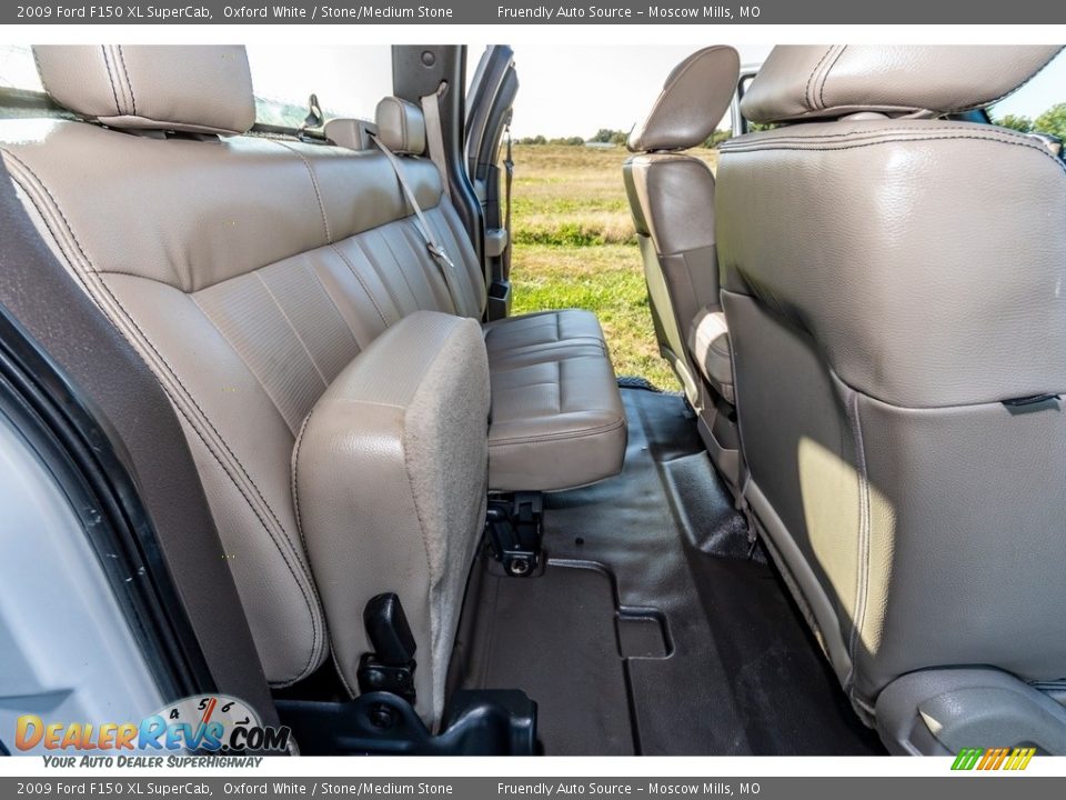 2009 Ford F150 XL SuperCab Oxford White / Stone/Medium Stone Photo #34