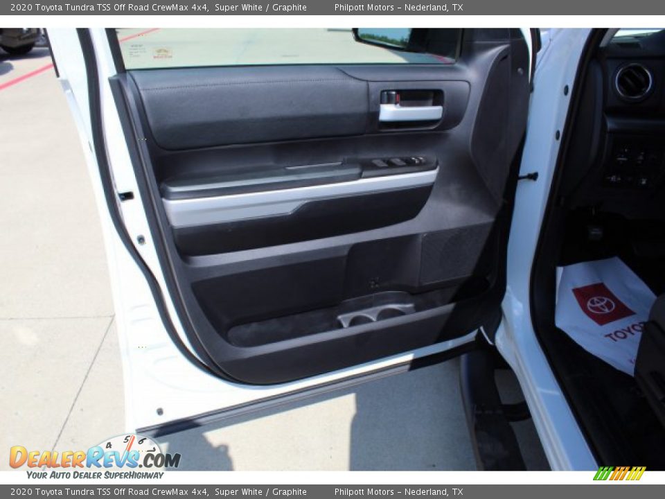 2020 Toyota Tundra TSS Off Road CrewMax 4x4 Super White / Graphite Photo #9