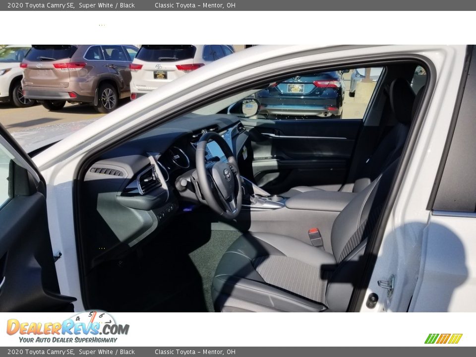 2020 Toyota Camry SE Super White / Black Photo #2