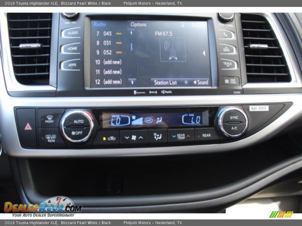 2019 Toyota Highlander XLE Blizzard Pearl White / Black Photo #17