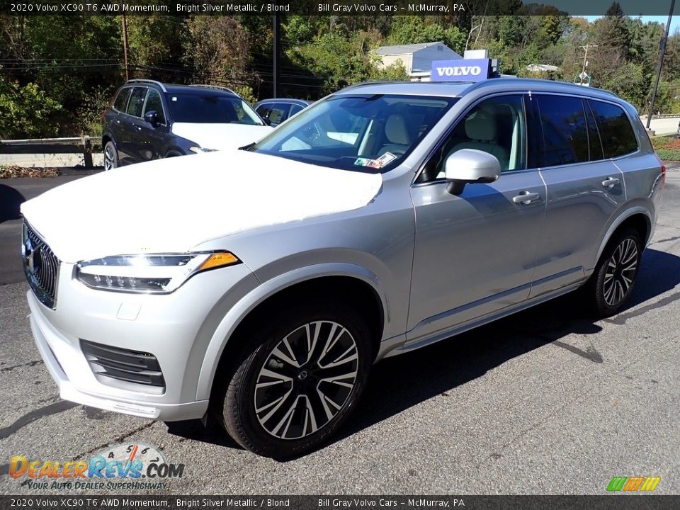 Front 3/4 View of 2020 Volvo XC90 T6 AWD Momentum Photo #5