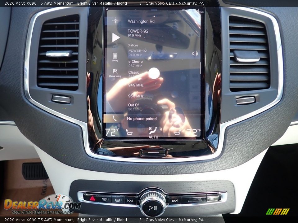 2020 Volvo XC90 T6 AWD Momentum Bright Silver Metallic / Blond Photo #15