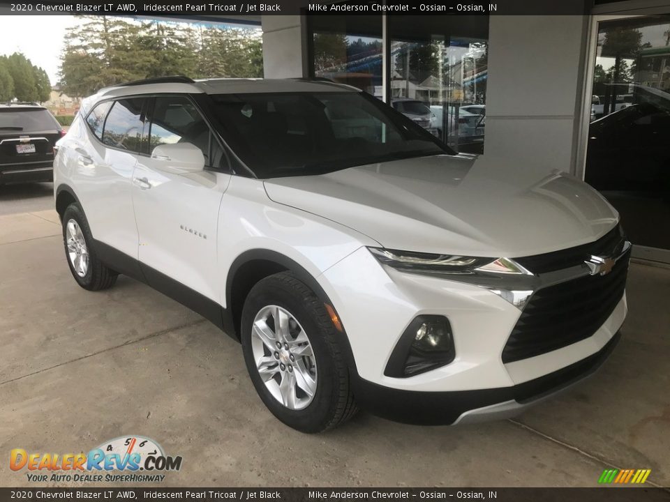 Front 3/4 View of 2020 Chevrolet Blazer LT AWD Photo #1