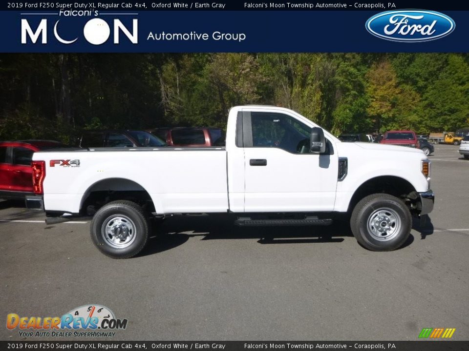 2019 Ford F250 Super Duty XL Regular Cab 4x4 Oxford White / Earth Gray Photo #1