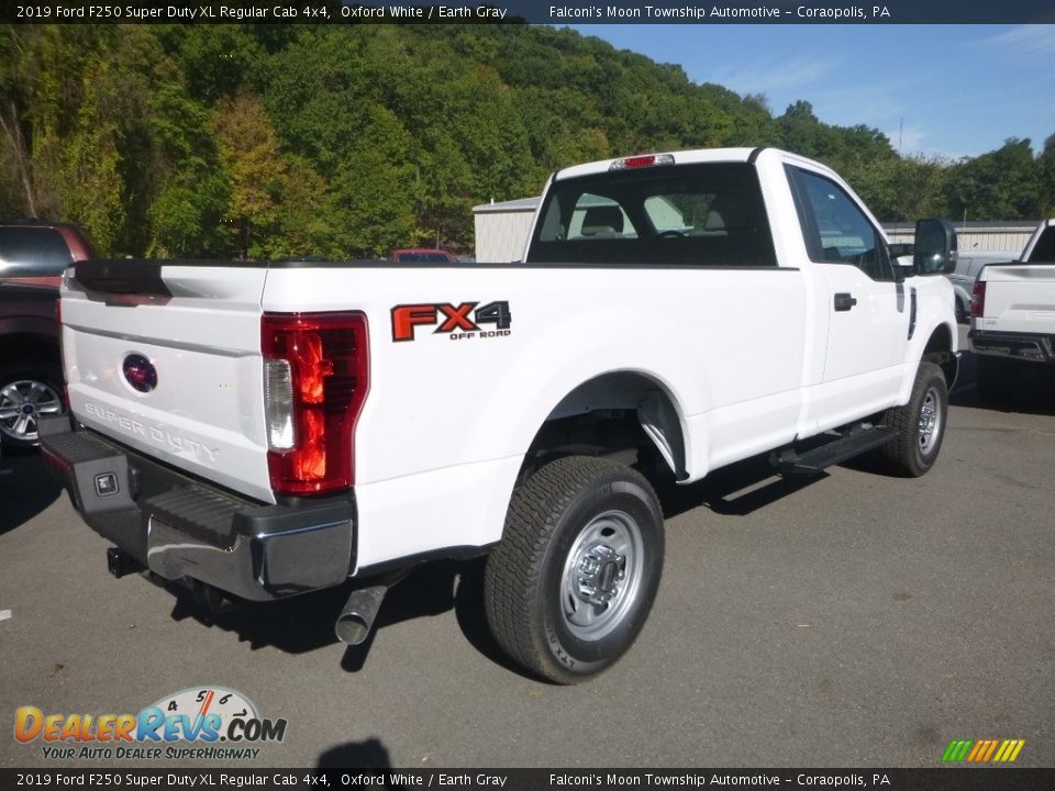 2019 Ford F250 Super Duty XL Regular Cab 4x4 Oxford White / Earth Gray Photo #2