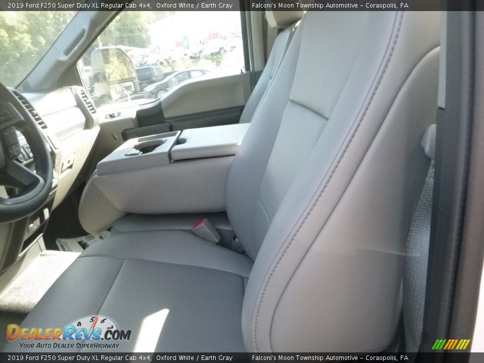 2019 Ford F250 Super Duty XL Regular Cab 4x4 Oxford White / Earth Gray Photo #7