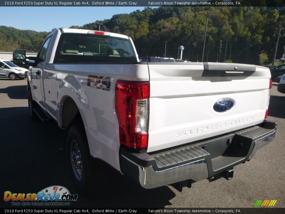 2019 Ford F250 Super Duty XL Regular Cab 4x4 Oxford White / Earth Gray Photo #8