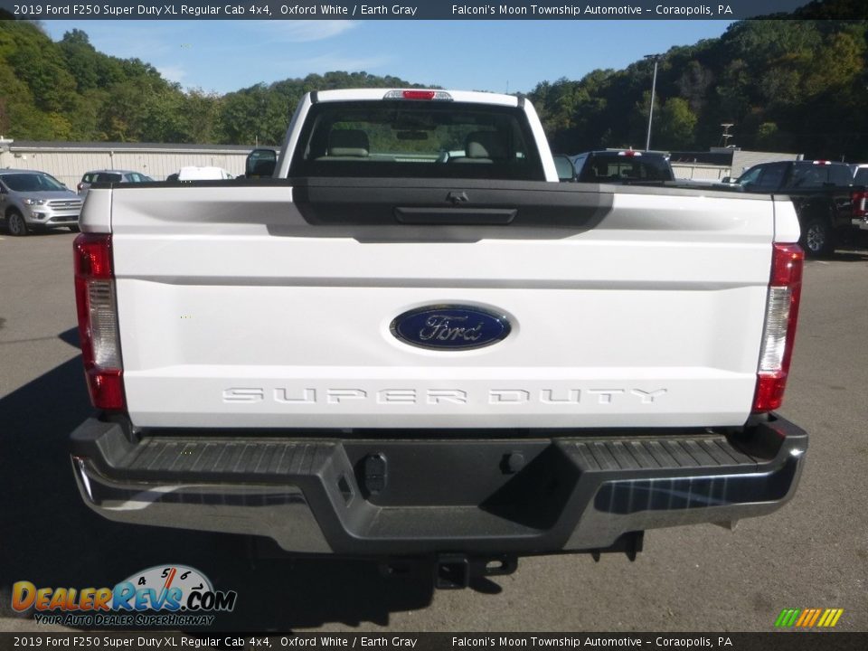 2019 Ford F250 Super Duty XL Regular Cab 4x4 Oxford White / Earth Gray Photo #9