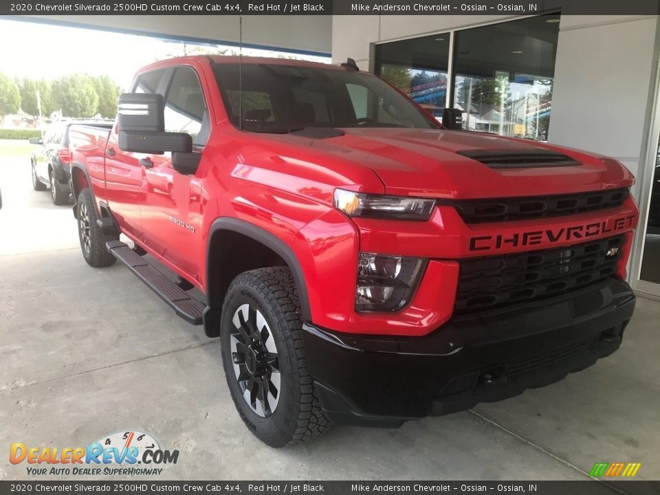 Front 3/4 View of 2020 Chevrolet Silverado 2500HD Custom Crew Cab 4x4 Photo #1