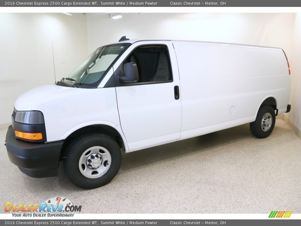 Front 3/4 View of 2019 Chevrolet Express 2500 Cargo Extended WT Photo #3